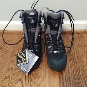 NWT Lowa hiking boots
